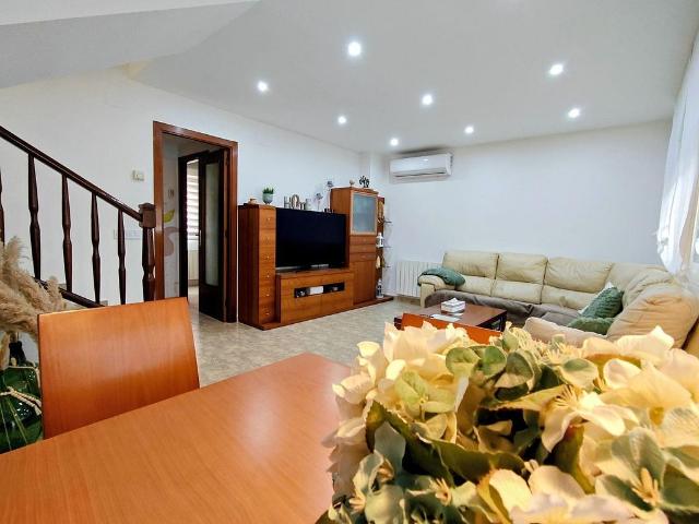 Casa adosada en venta en calle De Les Franqueses del Codony, Tarragona, de 131 m² 4 habitaciones por 332.000
