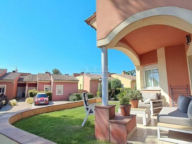 Casa adosada en venta en calle De Les Rotes, Mont Roig del Camp, de 100 m² 2 habitaciones por 296.000