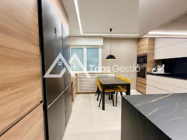Casa adosada en venta en calle De L'estació, Tona, de 114 m² 4 habitaciones por 415.000