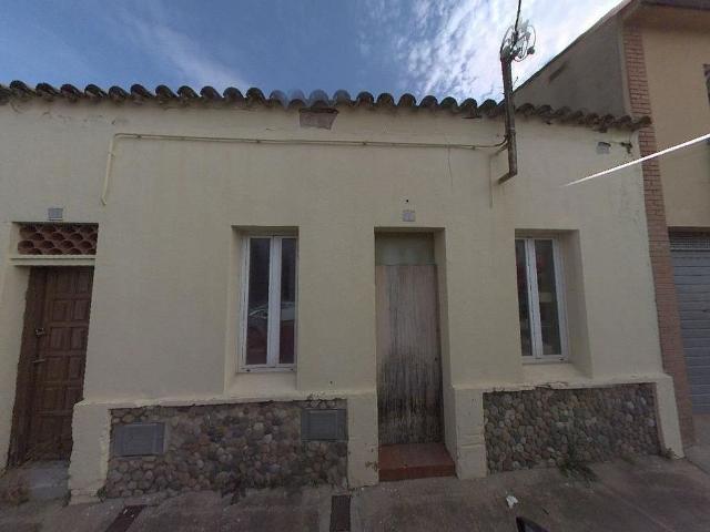 Casa adosada en venta en calle De Montbò, Girona, de 64 m² 4 habitaciones por 176.000