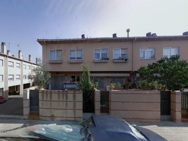 Casa adosada en venta en calle De Madiroles, Manlleu, de 97 m² 4 habitaciones por 145.000