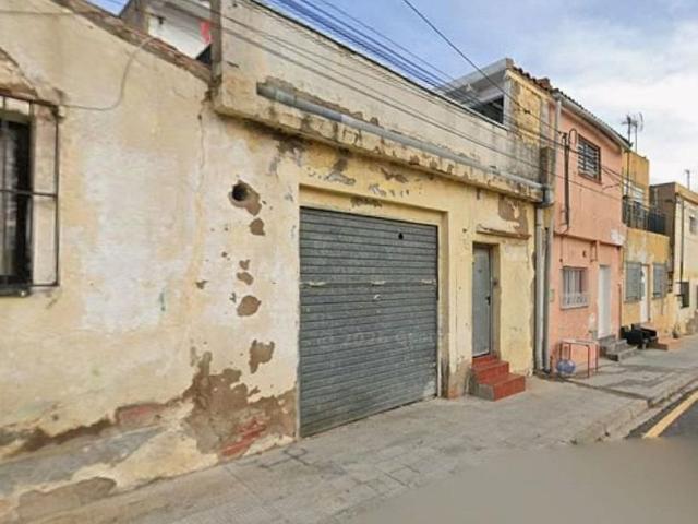 Casa adosada en venta en calle De Mas D'aixemús, Reus, de 82 m² 3 habitaciones por 86.000