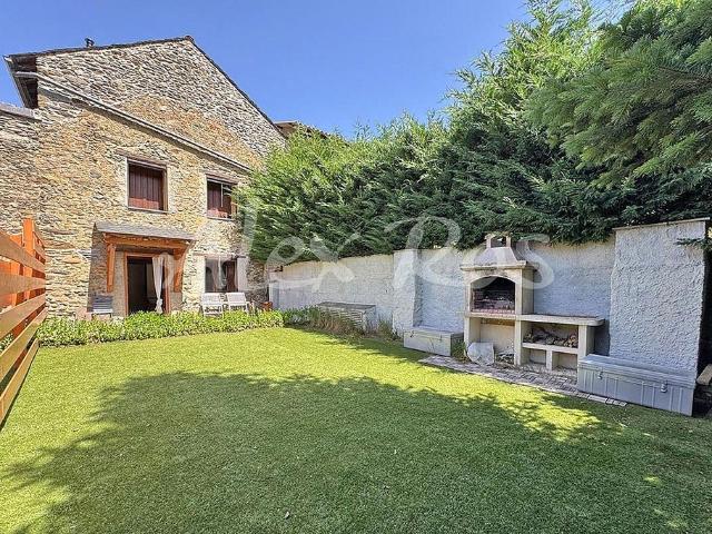 Casa adosada en venta en calle De Nuria, Madrid, de 90 m² 3 habitaciones por 390.000