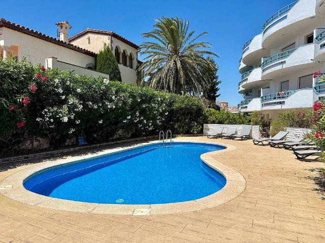 Casa adosada en venta en calle De Salins, Castelló d´Empúries, de 125 m² 2 habitaciones por 755.000