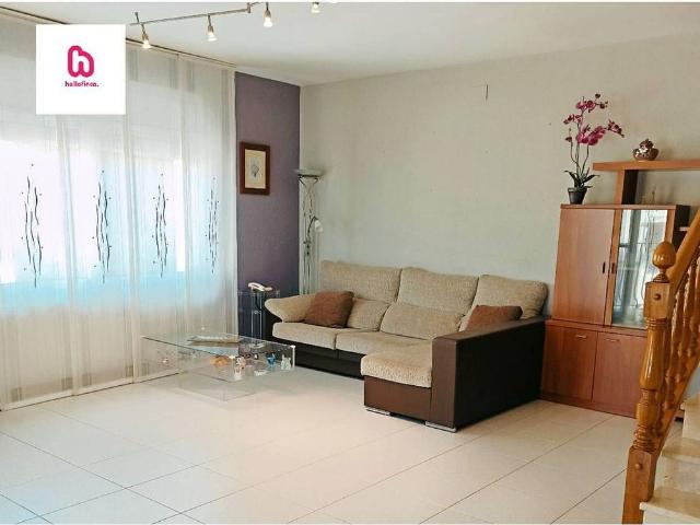 Casa adosada en venta en calle De Santa Llúcia, Olèrdola, de 242 m² 5 habitaciones por 470.000