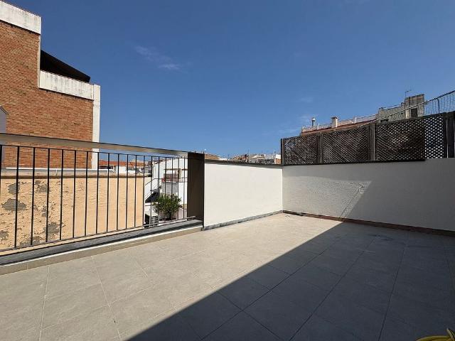 Casa adosada en venta en calle De Santa Maria, Badalona, de 135 m² 3 habitaciones por 625.000