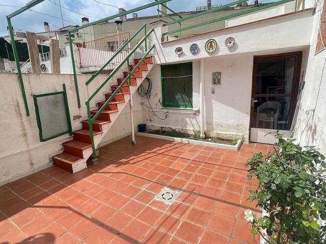 Casa adosada en venta en calle De Pardo Bazán, Terrassa, de 67 m² 2 habitaciones por 285.000