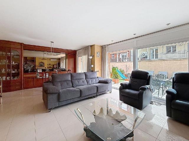 Casa adosada en venta en calle De Prudenci Comellas, Manresa, de 254 m² 5 habitaciones por 449.000