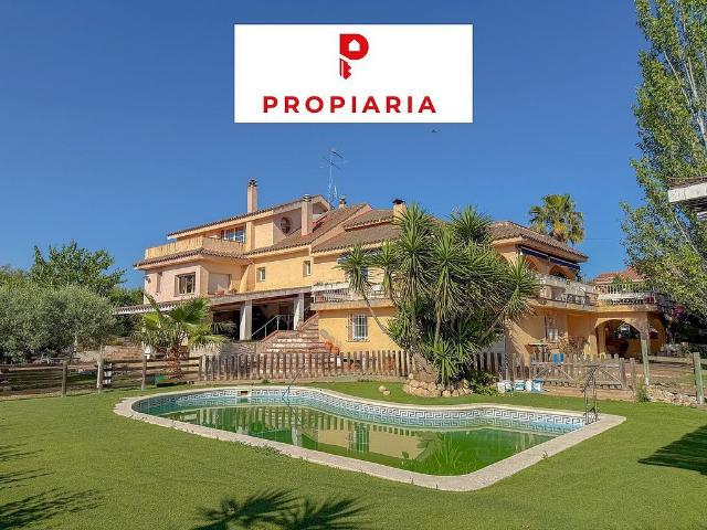 Casa adosada en venta en calle De Ramon Muntaner, Esparreguera, de 618 m² 4 habitaciones por 675.000