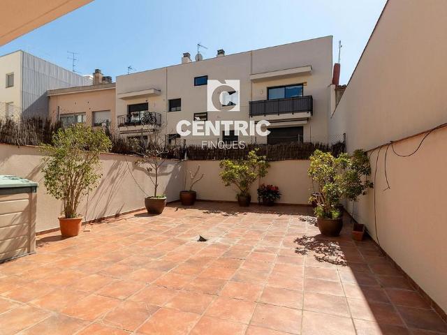 Casa en venta en calle De Riego, Sabadell, de 226 m² 5 habitaciones por 739.000