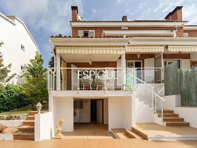 Casa adosada en venta en calle De Tarragona, Teià, de 174 m² 5 habitaciones por 690.000