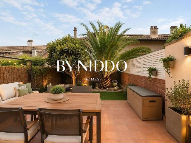 Casa adosada en venta en calle De Vilafranca, Sant Cugat del Vallès, de 120 m² 4 habitaciones por 795.000