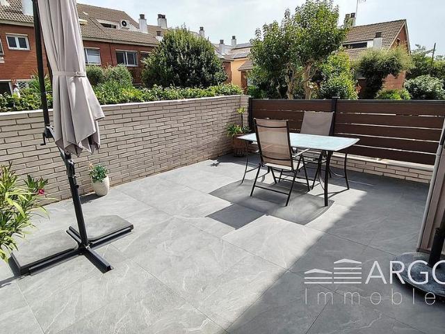 Casa adosada en venta en calle De Vilafranca, Sant Cugat del Vallès, de 175 m² 4 habitaciones por 795.000