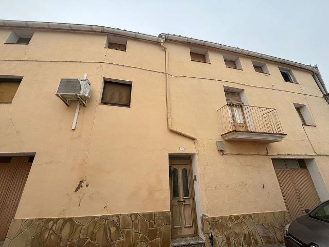 Casa adosada en venta en calle Del Moli, Corbera d´Ebre, de 309 m² 3 habitaciones por 68.000