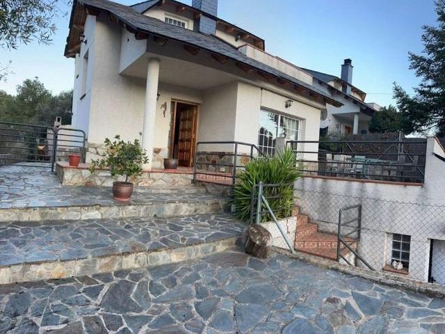 Casa adosada en venta en calle Del Fonoll, Corbera de Llobregat, de 150 m² 4 habitaciones por 375.000