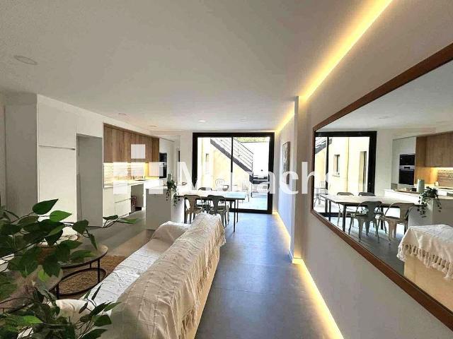 Casa adosada en venta en calle Del Germà Joaquim, Terrassa, de 90 m² 3 habitaciones por 279.000