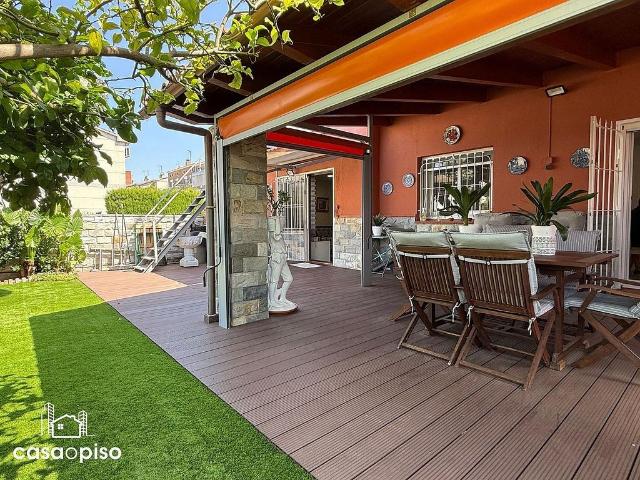 Casa adosada en venta en calle Del Puigmal, Polinyà, de 126 m² 4 habitaciones por 449.900