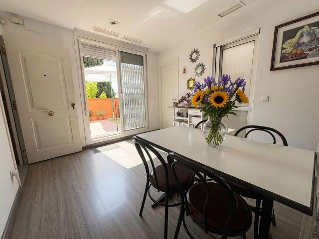 Casa adosada en venta en calle Del Vallespir, Sant Joan Despí, de 240 m² 2 habitaciones por 500.000