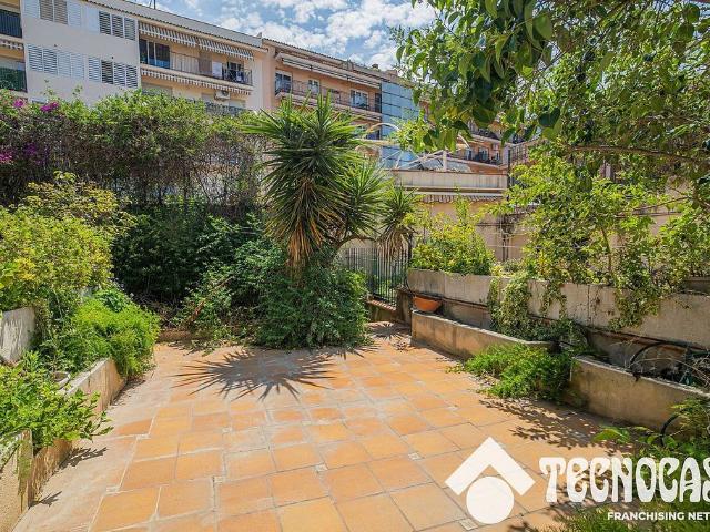 Casa adosada en venta en calle Del Xaloc, Rubí, de 215 m² 4 habitaciones por 516.000