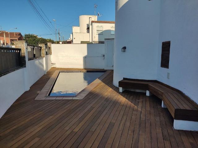 Casa adosada en venta en calle D'iluro, Torredembarra, de 124 m² 2 habitaciones por 299.000