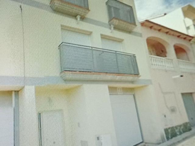 Casa adosada en venta en calle El Cafe, Pobla de Montornès, la, de 225 m² 4 habitaciones por 161.000
