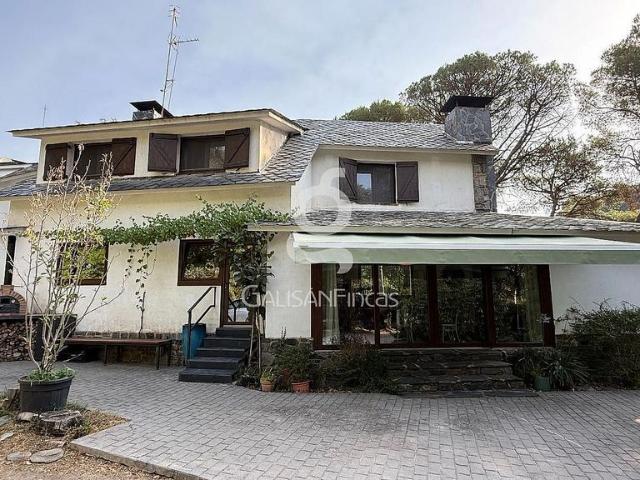 Casa adosada en venta en calle Font de Sant Antoni, Sant Esteve de Palautordera, de 140 m² 4 habitaciones por 450.000