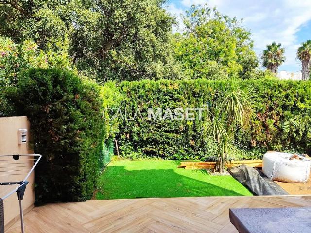 Casa adosada en venta en calle Hortènsia, Castell Platja d´Aro, de 203 m² 4 habitaciones por 600.000