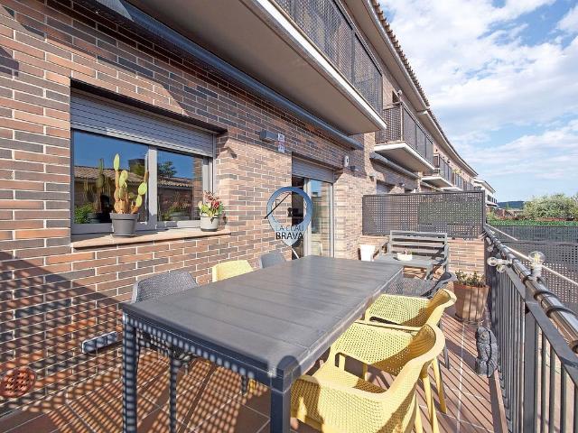 Casa adosada en venta en calle Joan Casas i Arxer, Santa Cristina d´Aro, de 86 m² 2 habitaciones por 389.000