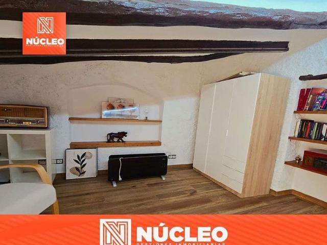 Casa adosada en venta en calle Joan Maragall, Salomó, de 180 m² 5 habitaciones por 135.000