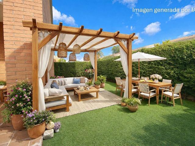 Casa adosada en venta en calle Joaquim Mir, Cambrils, de 215 m² 4 habitaciones por 395.000