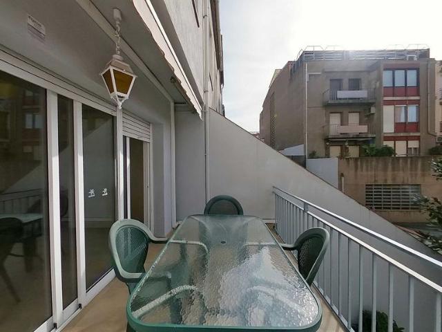 Casa adosada en venta en calle De Josep Renom, Sabadell, de 175 m² 5 habitaciones por 599.000