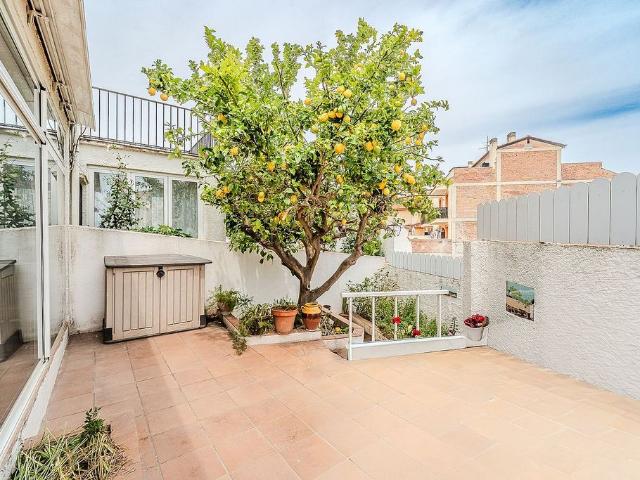 Casa adosada en venta en calle Josep Vives, Roda de Barà, de 92 m² 4 habitaciones por 188.000