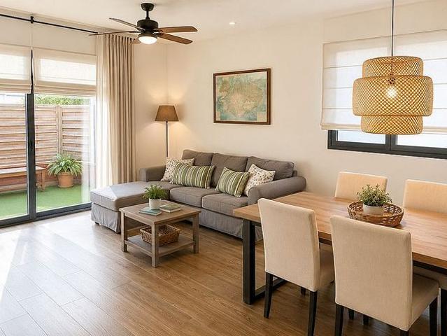Casa adosada en venta en calle Javrezac, Sant Antoni de Vilamajor, de 177 m² 3 habitaciones por 399.000