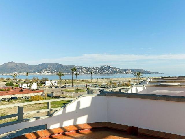 Casa adosada en venta en calle Linia, Castelló d´Empúries, de 129 m² 3 habitaciones por 785.000