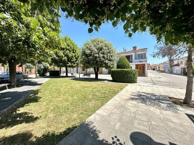 Casa adosada en venta en calle Lleida, Torelló, de 153 m² 4 habitaciones por 228.000