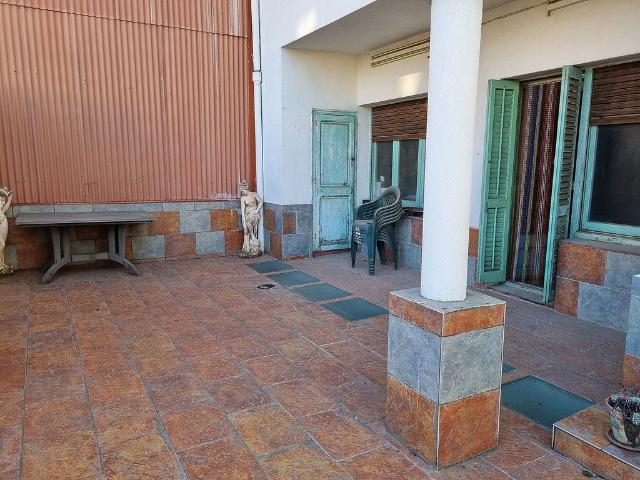 Casa adosada en venta en calle Llibertat, Manresa, de 366 m² 6 habitaciones por 263.000