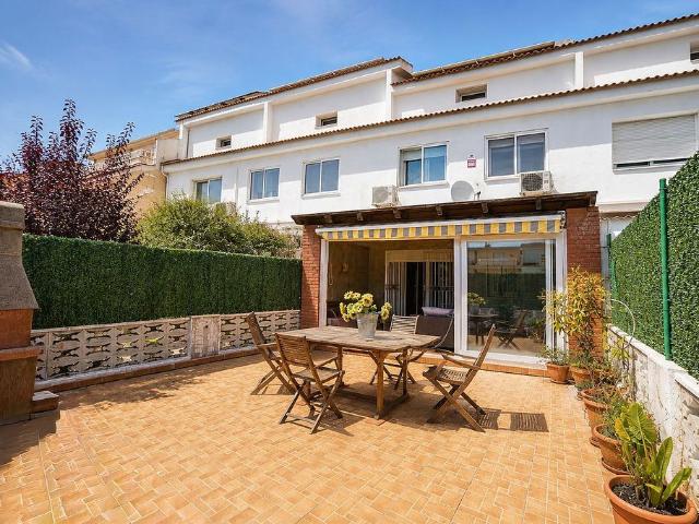 Casa adosada en venta en calle Motllats Dels, Reus, de 152 m² 4 habitaciones por 320.000