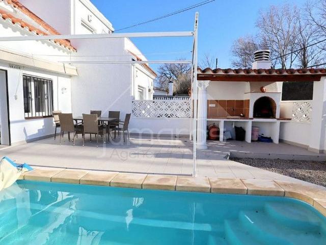 Casa adosada en venta en calle Montseny, Castelló d´Empúries, de 55 m² 3 habitaciones por 295.000