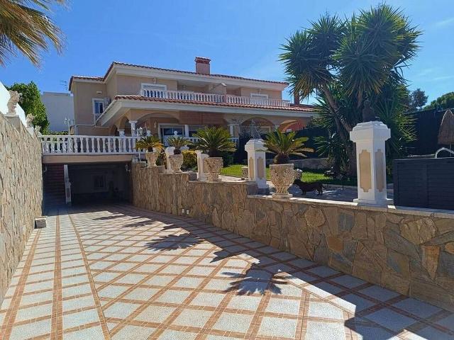 Casa adosada en venta en Sant Pere de Ribes, de 250 m² 3 habitaciones por 770.000
