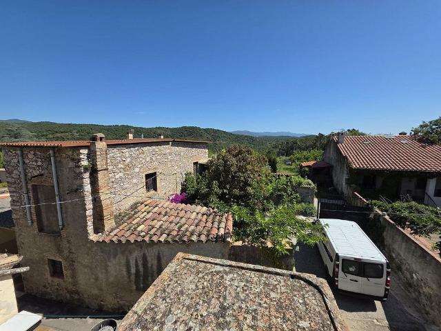 Casa adosada en venta en calle Major, Darnius, de 281 m² 4 habitaciones por 330.000