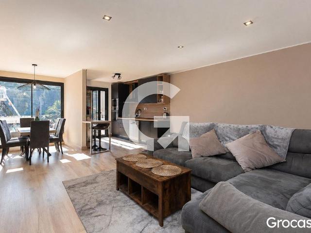 Casa adosada en venta en calle Major, Vallirana, de 199 m² 5 habitaciones por 379.000