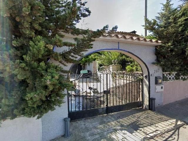 Casa adosada en venta en calle De Roger de Flor, Badalona, de 93 m² 4 habitaciones por 248.000