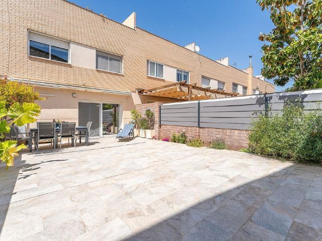 Casa adosada en venta en calle Mineta de la, Reus, de 141 m² 4 habitaciones por 399.000