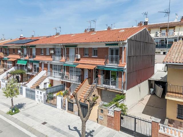 Casa adosada en venta en calle Navarra, Montmeló, de 184 m² 4 habitaciones por 385.500