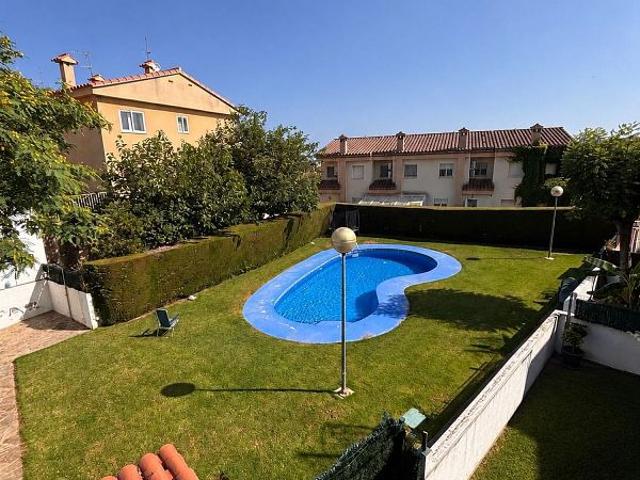 Casa adosada en venta en calle Sobrevent de, Mont Roig del Camp, de 129 m² 3 habitaciones por 285.000