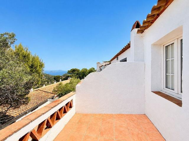 Casa adosada en venta en calle Sant Josep, Begur, de 107 m² 3 habitaciones por 575.000