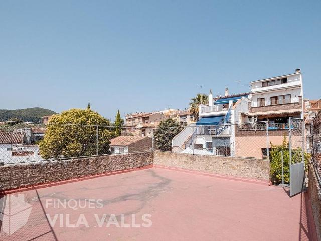 Casa adosada en venta en calle Santo Domingo, Sant Feliu de Codines, de 200 m² 5 habitaciones por 418.000