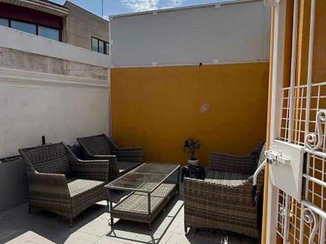 Casa adosada en venta en calle Sevilla, Cornellà de Llobregat, de 130 m² 5 habitaciones por 299.000