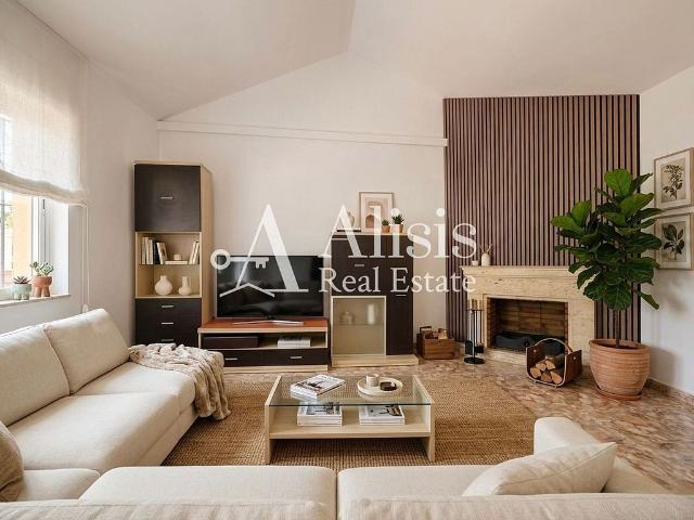 Casa adosada en venta en calle Pau Claris, Pallejà, de 242 m² 4 habitaciones por 560.000