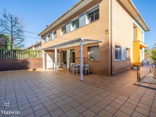 Casa adosada en venta en calle Pp Castell Jalpí, Arenys de Munt, de 289 m² 5 habitaciones por 630.000